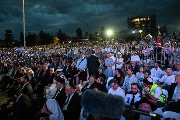 DN Direkt – Tusentals samlades på Bondi Beach för att hedra offren