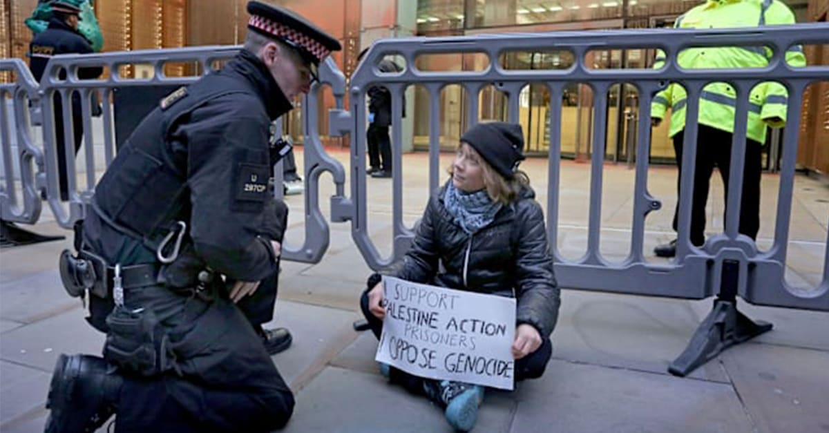 Greta Thunberg släppt mot borgen i London