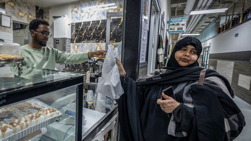 Kifaah Calen handlar i Karmel Market.