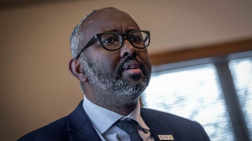 ”De här bedragarna tog pengar som skulle gå till mat till fattiga somalier. De gjorde inte bara communityt till måltavla, de tog också resurser som fattiga somalier hade behövt”, säger Jaylani Hussein.