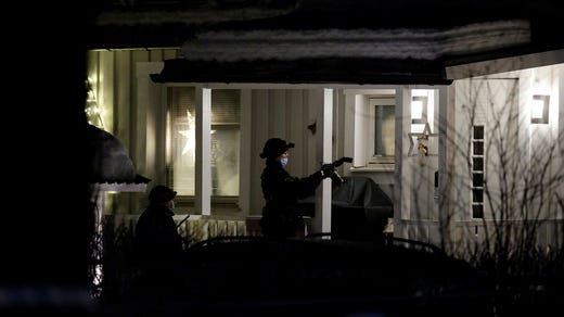 Polisen kallar händelsen för ett ”vansinnesdåd” och säger att det inte finns någon koppling till offren.