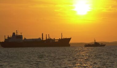 USA förbereder sig för att borda oljetankern