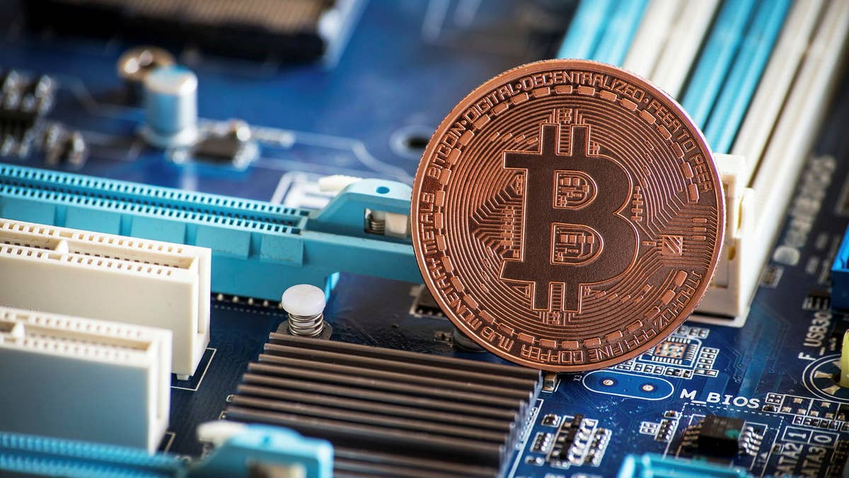 Ny kurssmäll för bitcoin under natten till måndagen