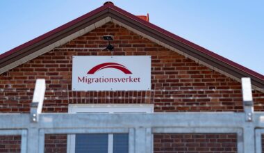 Tuffare tag för dömda i väntan på utvisning