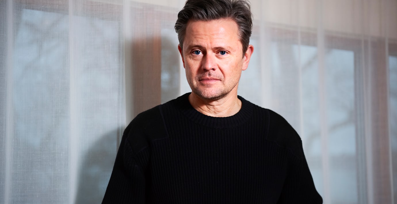 Pengaregn över Wikingsson – ger sig själv 59 miljoner