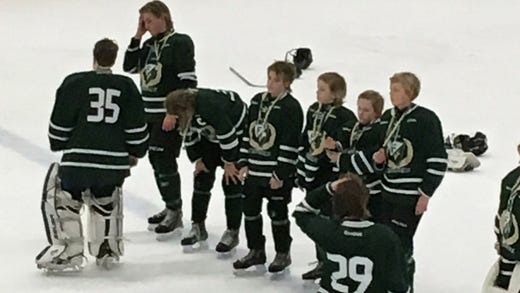 För Leo Carlsson, här i mitten av bilden, var det en jobbig period i tonåren när lagkamraterna växte ifrån honom.