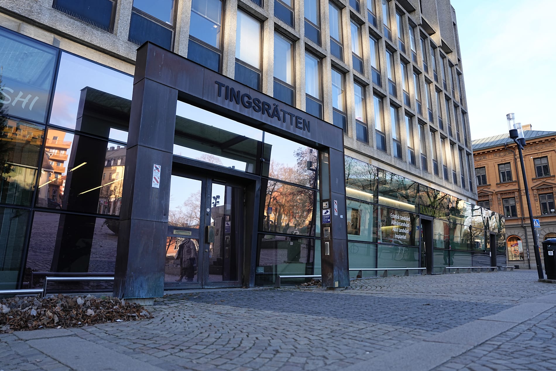 Häktningsförhandlingen hålls i Södertälje tingsrätt.