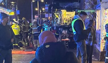 DN Direkt – Buss har kört in i byggnad – 13 skadade