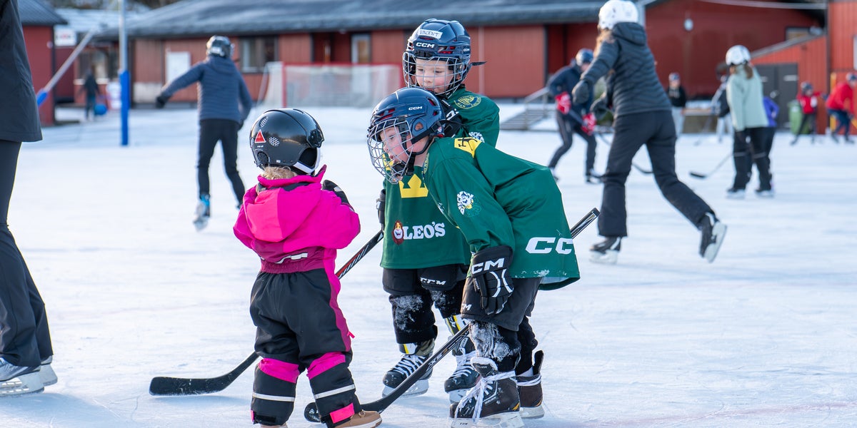 Fri skridskoåkning på Tjustvallen i Gamleby