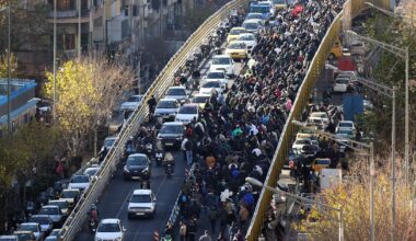 Butiker hålls stängda i Teheran – protester mot valutakrisen