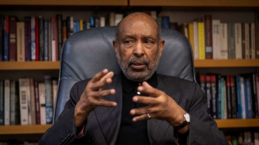 Professor Ahmed Samatar är expert i Somaliastudier vid Macalester College i Saint Paul. ”Det finns somalier som har utnyttjat möjligheterna som den här delstaten har gett dem”, säger han om de med somalisk bakgrund som har förskingrat pengar i en omfattande bedrägerihärva.