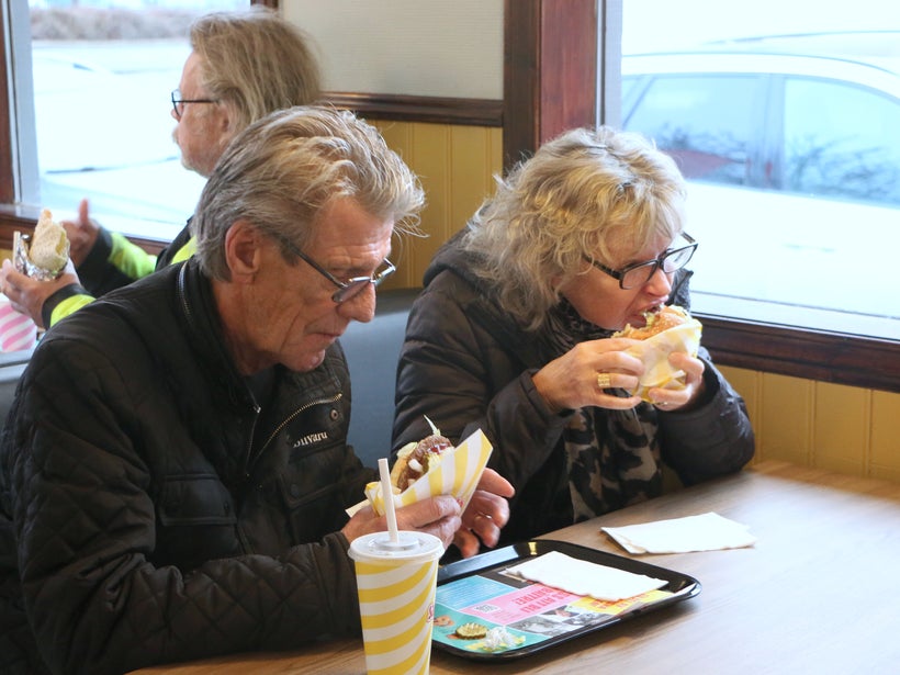 Det här hade de väntat på länge.
– Vi har åkt förbi ofta och undrat när de ska öppna, säger Carina Rosenkvist.