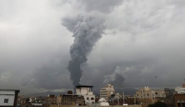 Saudiarabien bombar stad i Jemen