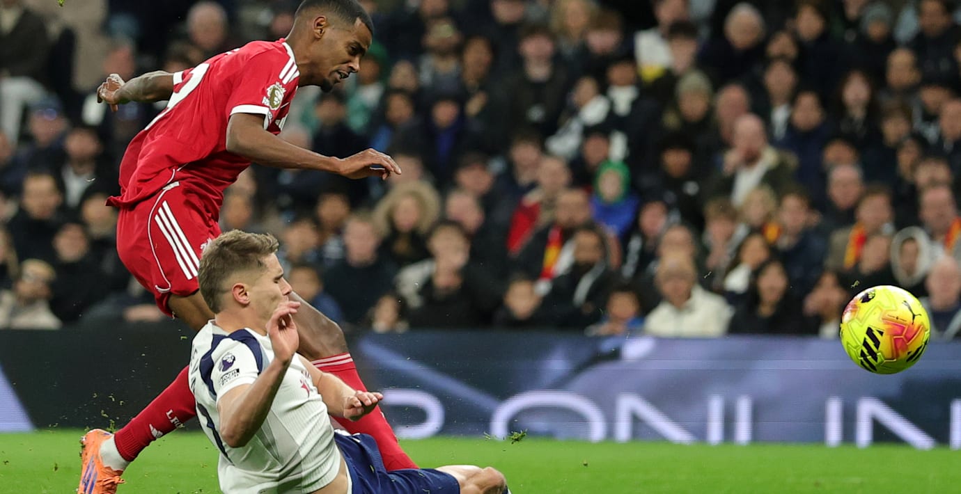 Van de Ven bröt benet på Isak: ”Har skickat sms”