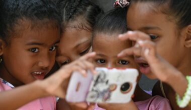 Barn med smarta telefoner är tröttare och ledsnare