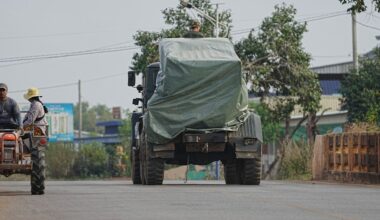 Hundratusentals har evakuerats efter gränsoron