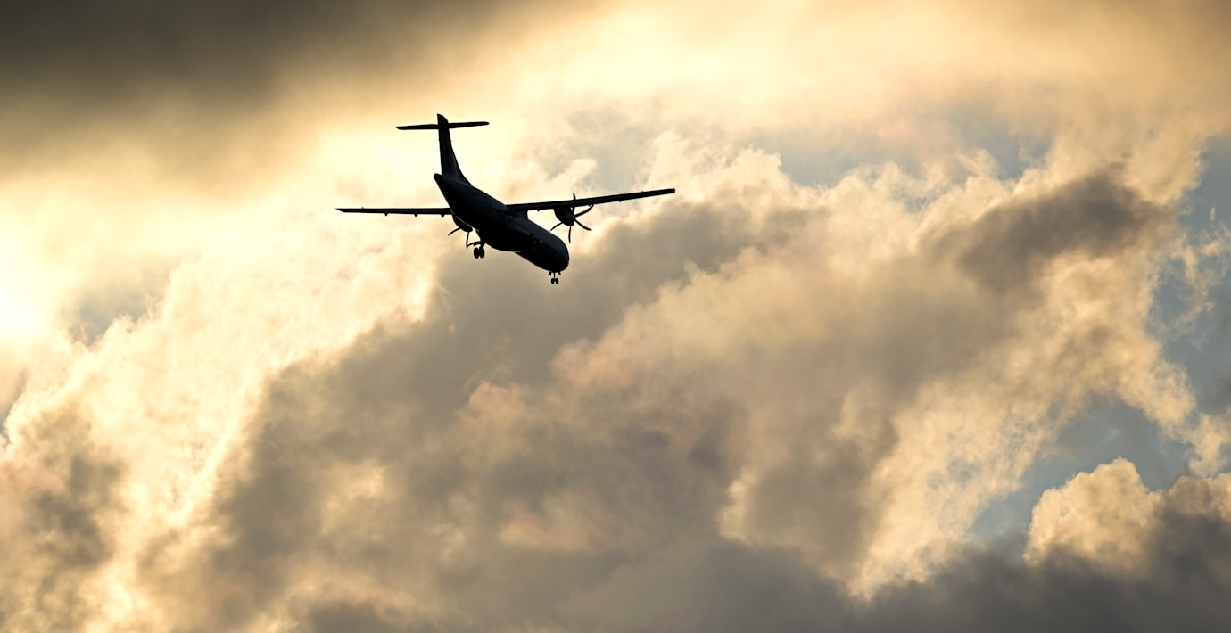 Fångar får privatflyg för 100 miljoner: ”Som en kung”