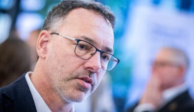 Eckemark behåller sin lön fram till våren 2031