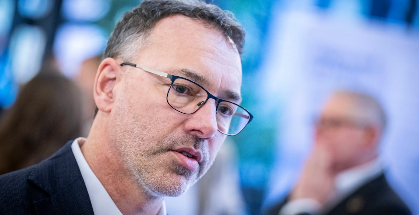 Eckemark behåller sin lön fram till våren 2031