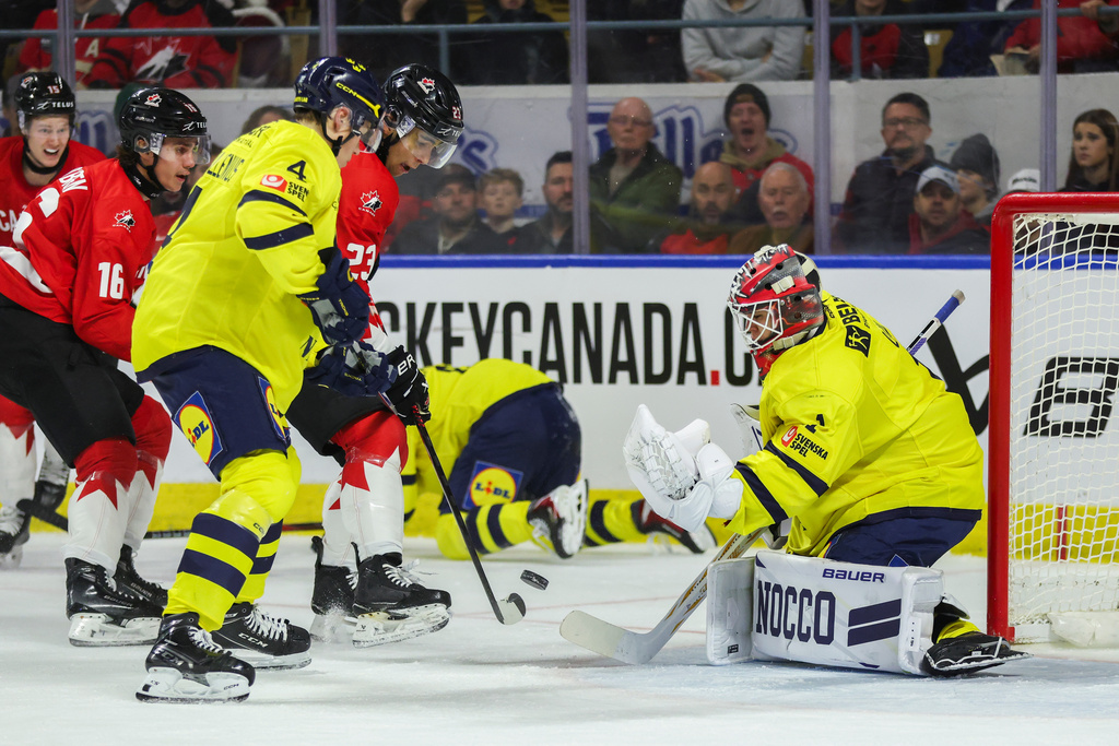 Sverige byter målvakt – ikonens son vaktar kassen