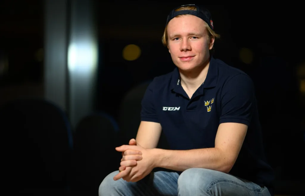 Milton Gästrin med Juniorkronorna inför Junior-VM i Minnesota.