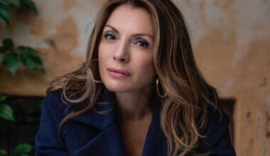 Alexandra hyllas för sitt mod