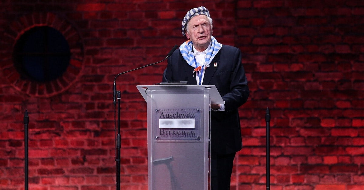 Auschwitz-överlevare får stämma förlag för att ha skrivit ”polskt förintelseläger”