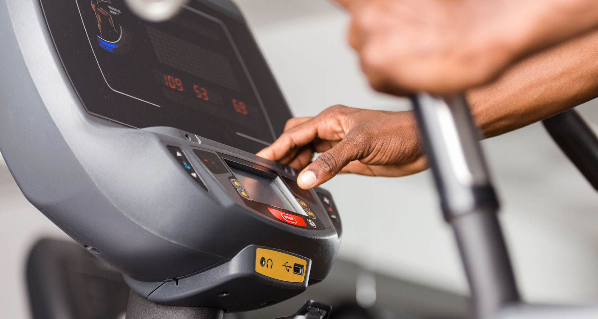 Man på ett löpband