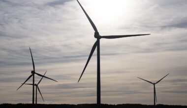 Vindkraftsmiljonerna till kommunerna dröjer - Syre