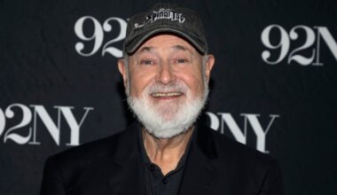 Två hittade döda hos stjärnregissör