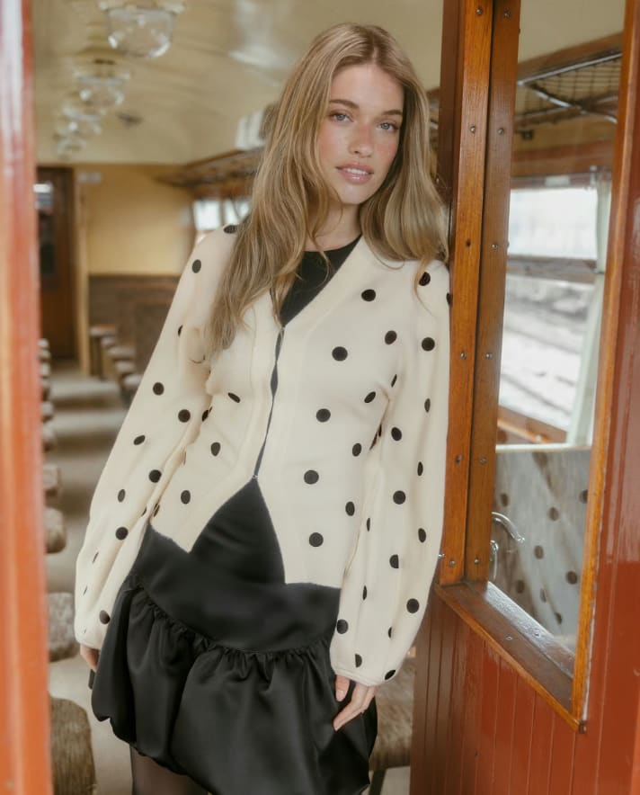 Svartprickig cardigan