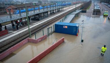Vatten i Ramlösa – tågstation översvämmad