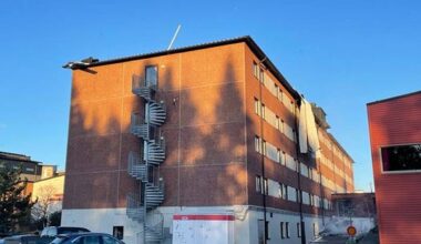 DN Direkt – Delar av tak har blåst av i stormen