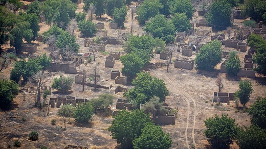 Arkivbild av en by som ödelagts i en attack av Boko Haram i delstaten Borno i nordöstra Nigeria.