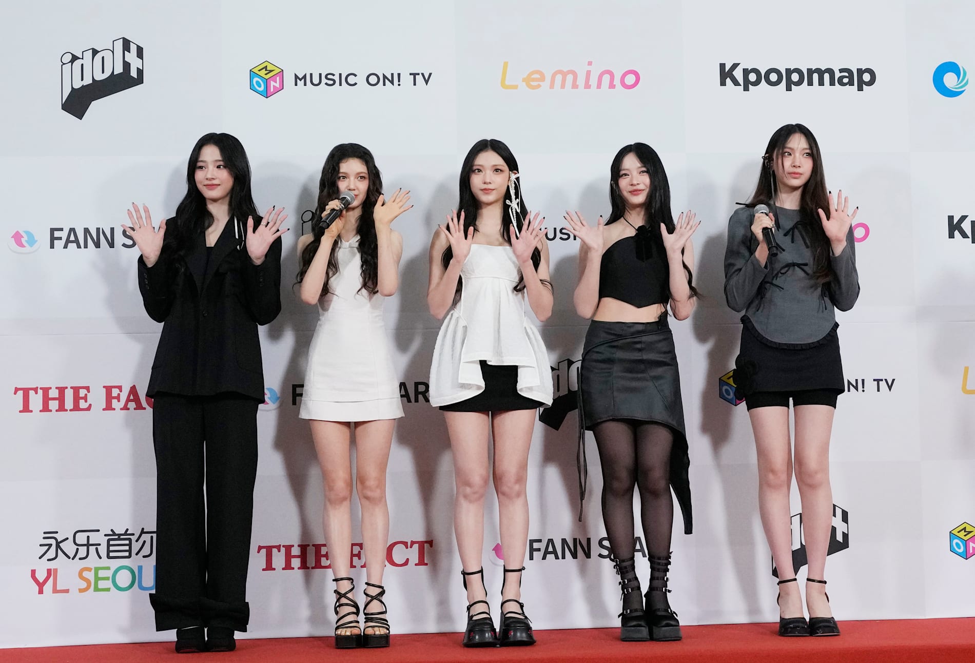 Sydkoreanska bandet New Jeans. Arkivbild.