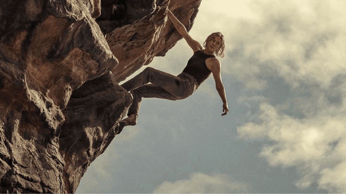 Charlize Theron verkar inte bergsäker här.