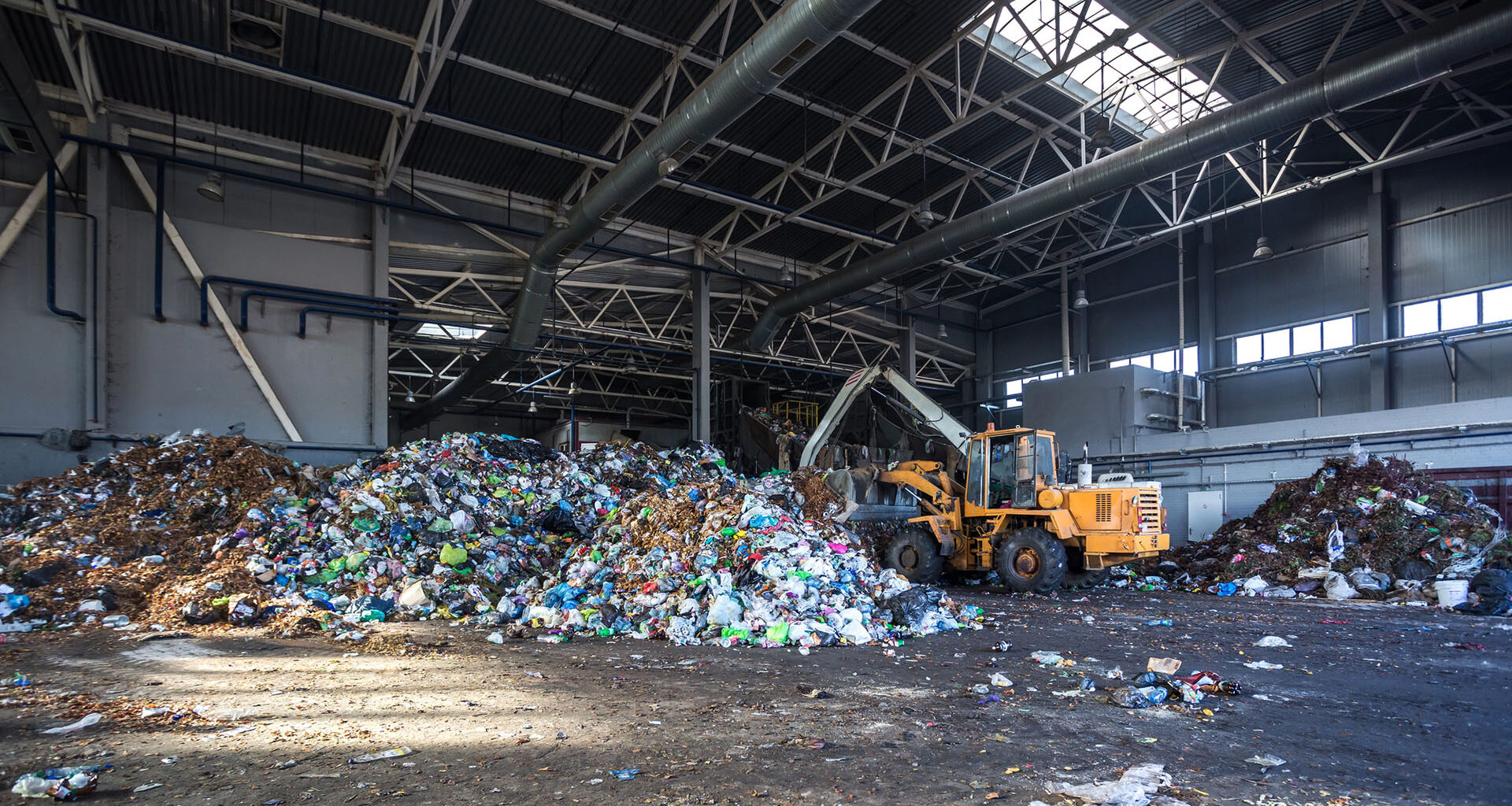 Verksamheter lämnar avfall som går att återvinna till förbränning
