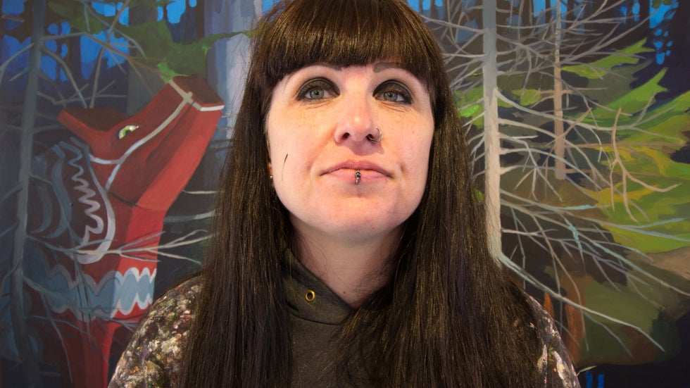 Konstnären Pernilla Nyman tycker att kommunen bara hade kunnat prata med konstnärerna och kommit fram till något istället. ”Hade de sagt gör si eller så hade, i alla fall de tre bidrag som ligger uppe på hemsidan, lätt kunnat fixa det”.