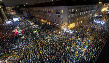 Massiva protester mot ökad mediekontroll i Litauen