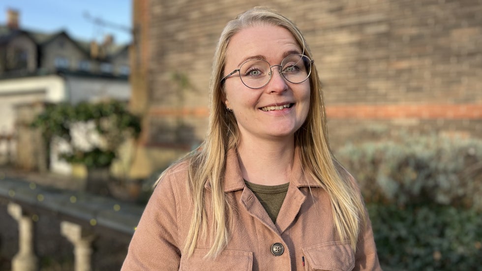 Victoria Niwhede är vinnaren av Smålits novelltävling. Hon skriver gärna noveller, men också debattartiklar, där hon kämpar för förbättringar inom psykiatrin.