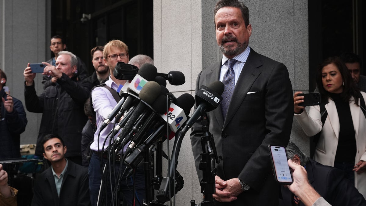 Mördade stjärnregissörens son har inställt sig i rätten - Skånska Dagbladet