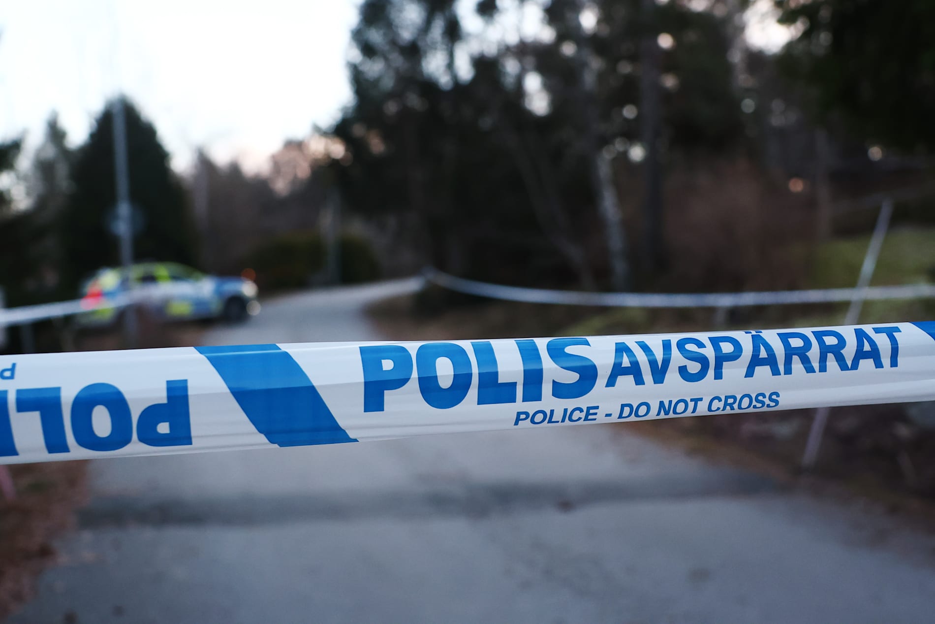 Polisen spärrade under söndagen av ett stort område runt ett hus i Södertälje.