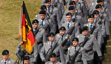 Tyskland miljardsatsar – vill skaffa största armén