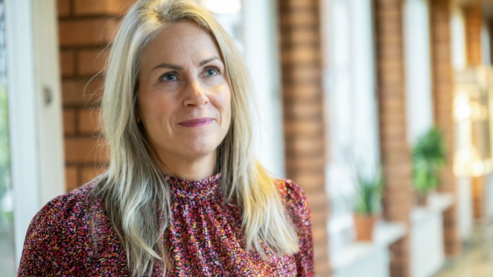 Sandra Larsen inne på Mora folkhögskola där man i dagarna fyra skulle hålla i kurser (över två veckor). 