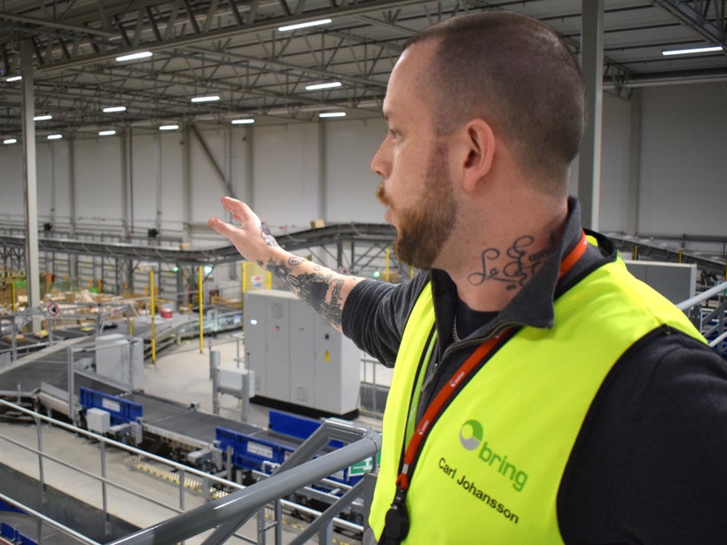 Taket för vad paketterminalen på Stigamo klarar av att hantera är omkring 150 000 paket på ett dygn menar Carl Johansson. 