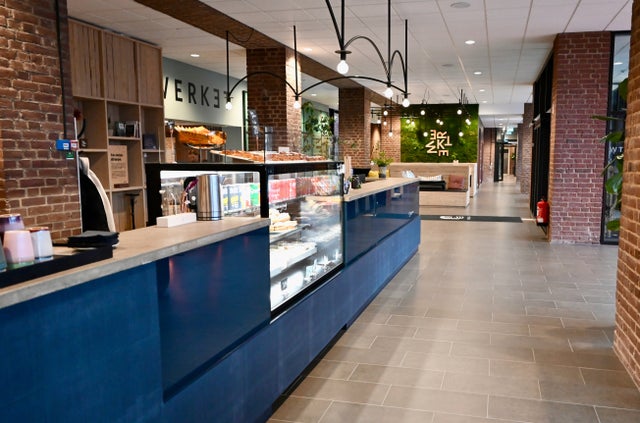 Werket omfattar cirka 21 000 kvadratmeter yta och innehåller vid sidan av coworking även traditionella kontorslokaler och serviceverksamheter.