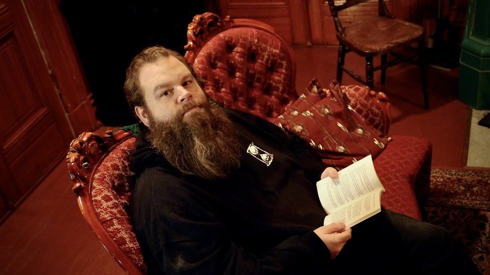 ”Jag vill att novellsamlingen ska bli en berg- och dalbana för läsaren”, säger Thomas Johansson.