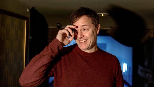 Som författare, teaterregissör och filmare ägnar sig Milo Rau åt brännande politiska ämnen.