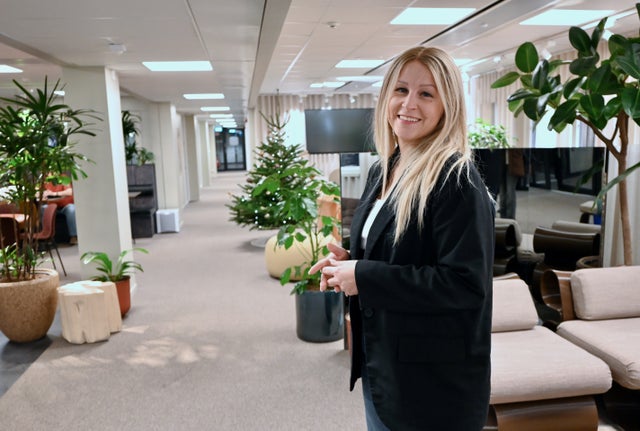 ”Man kommer hit för kontoret, men man stannar för energin”, säger Evelina Hjalmarsson.