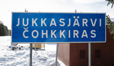 Tre skotrar genom isen i Jukkasjärvi